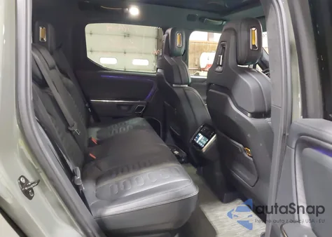 2022 Rivian R1T Launch Edition z USA, uszkodzony, nr VIN 7FCTGAAL2NN000724